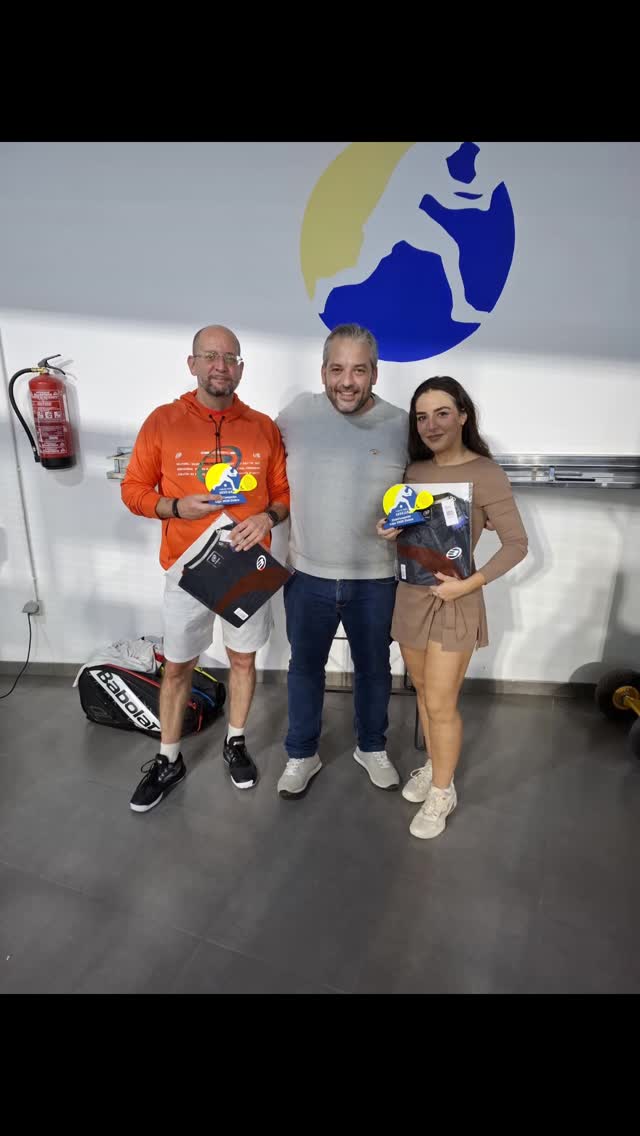 🎾 Gracias a todos los participantes de la Liga 🎾

Queremos dar las GRACIAS a cada uno de los jugadores que habéis formado parte de esta edición de la liga. Habéis demostrado compromiso, deportividad y muchísimas ganas de disfrutar del pádel.
Gracias a vosotros, esta liga ha sido un auténtico éxito.

🏆 Enhorabuena a los ganadores

Queremos felicitar especialmente a todos los campeones de cada categoría:

🥇 Oro
🥈 Plata
🥉 Bronce
🏅 Cobre

Vuestra constancia, entrega y buen juego os han llevado a lo más alto. ¡Enhorabuena!

📅 Próxima Liga: ¡No te la pierdas!

Muy pronto abriremos las inscripciones para la próxima liga, donde llegarán novedades y mejoras para que la competición sea aún más emocionante y disfrutable para todos.
¡Te animamos a participar y formar parte de esta gran comunidad!