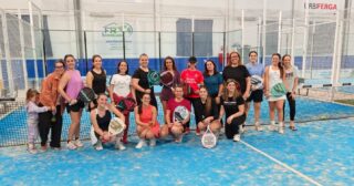 Este Sabado, vivimos una jornada simplemente ESPECTACULAR en el Club de Pádel Andújar 💙
💥 Mixing por equipos
👩‍🦰 Mixing femenino
🥖 Migas para reponer fuerzas
🚀 Campeonato de remates
😂 Y, sobre todo… ¡muchísimas risas!
Fue uno de esos días donde el pádel es solo la excusa perfecta para compartir, competir con buen rollo y seguir haciendo grande esta familia que no para de crecer 🙌
Gracias a todos los que participasteis, animasteis y colaborasteis para que todo saliera de 10.
Así da gusto 🫶